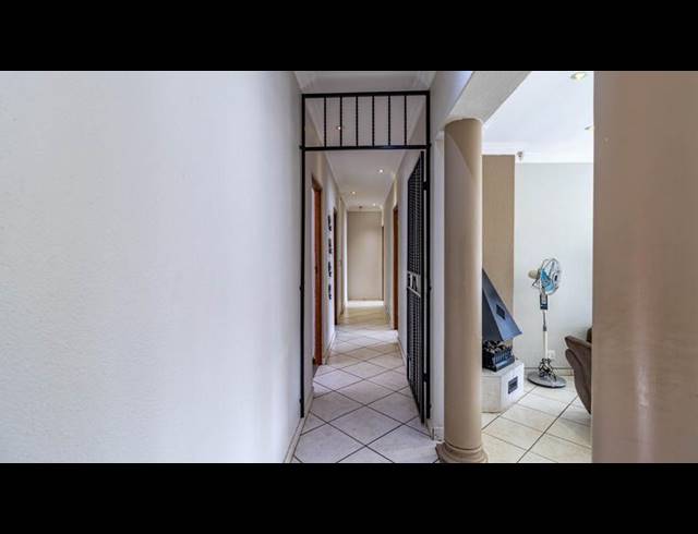 4 BEDROOM HOUSE FOR SALE IN FLORIDA HILLS